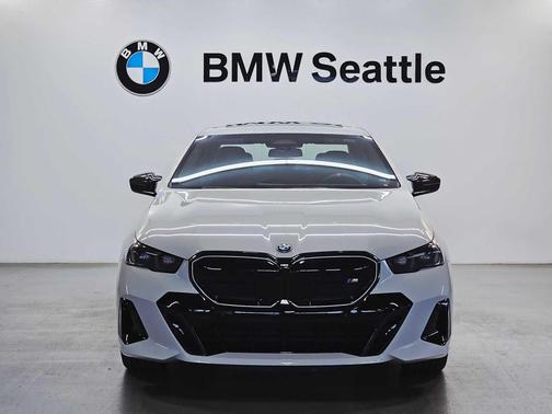 2025 BMW i5 M60