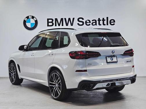2025 BMW X5 M60i