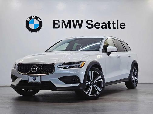 2023 Volvo V60 Cross Country B5 Plus