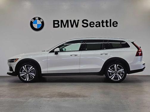2023 Volvo V60 Cross Country B5 Plus