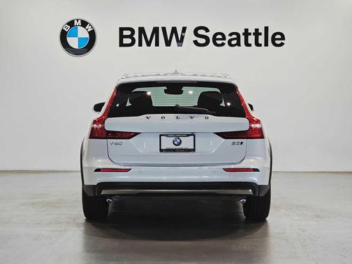 2023 Volvo V60 Cross Country B5 Plus