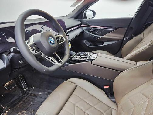 2026 BMW 550e 550e xDrive