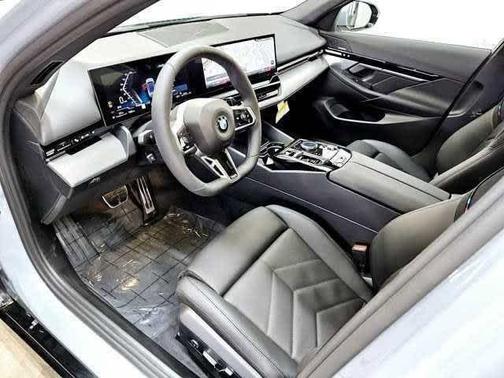 Brooklyn Grey Metallic 2025 BMW 530 xDrive