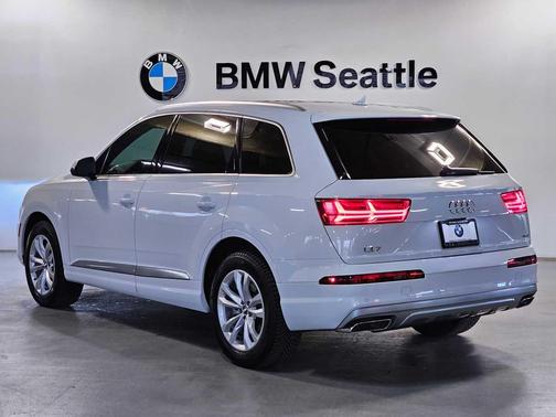 Glacier White Metallic 2017 Audi Q7 2.0T Premium