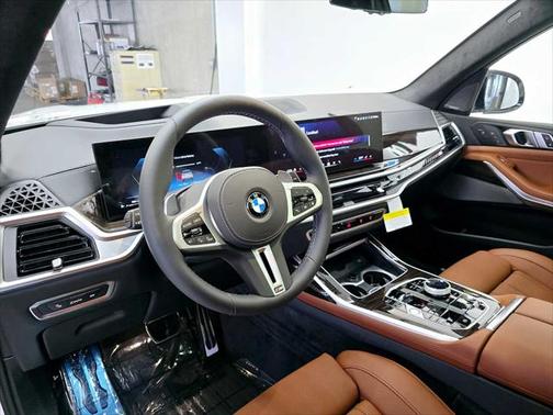 2025 BMW X7 M60i