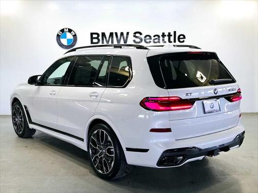2025 BMW X7 M60i