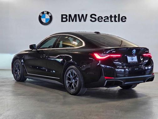 Black Sapphire Metallic 2022 BMW i4 Gran Coupe eDrive40