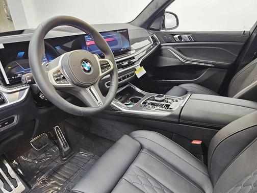2026 BMW X7 M60i