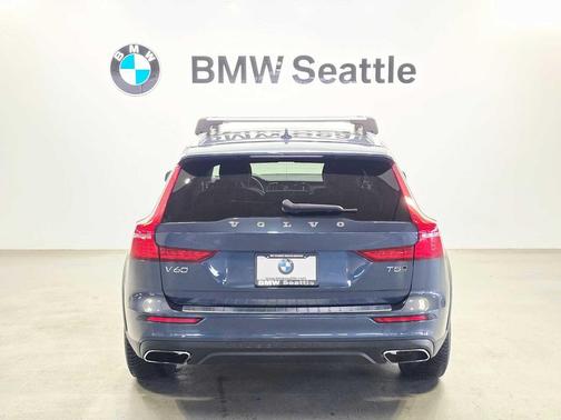 2022 Volvo V60 Cross Country T5