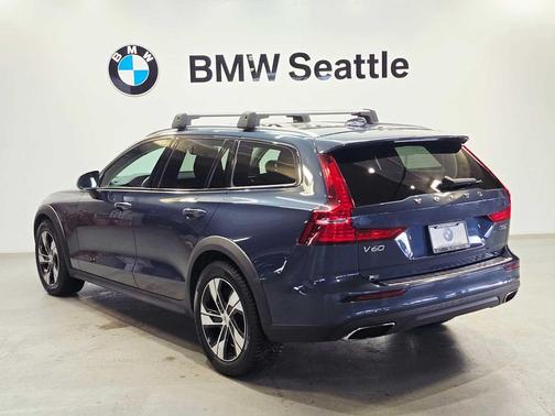 2022 Volvo V60 Cross Country T5
