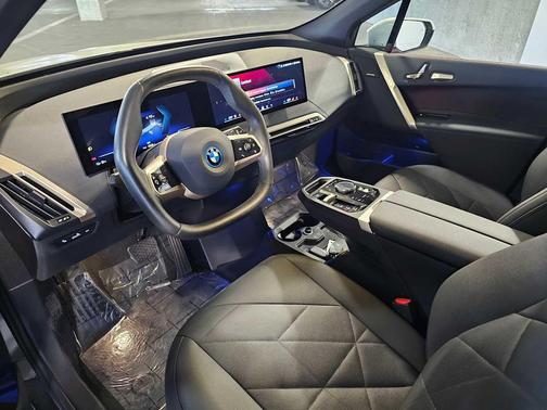 Mineral White Metallic 2024 BMW iX xDrive50