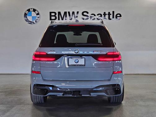 Brooklyn Grey Metallic 2026 BMW X7 M60i
