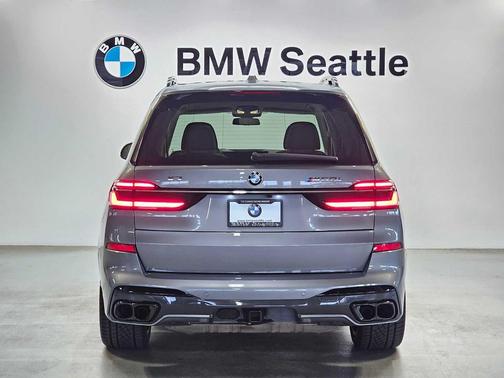 2023 BMW X7 M60i