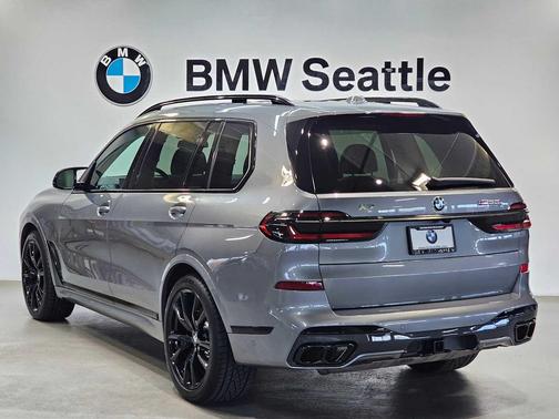 2023 BMW X7 M60i