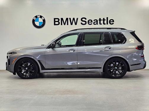 2023 BMW X7 M60i