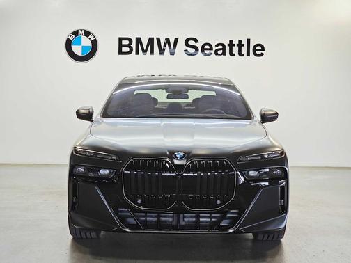 2025 BMW 750e i xDrive