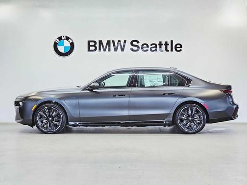 2025 BMW 750e i xDrive