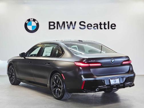 2025 BMW 750e i xDrive