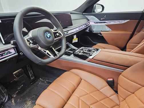 2026 BMW 750e i xDrive