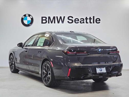 2026 BMW 750e i xDrive