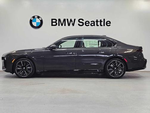 2026 BMW 750e i xDrive