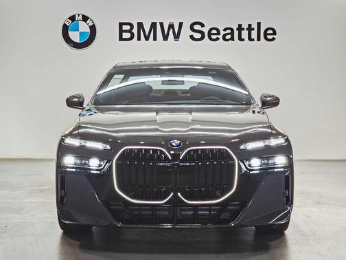 2026 BMW 750e i xDrive