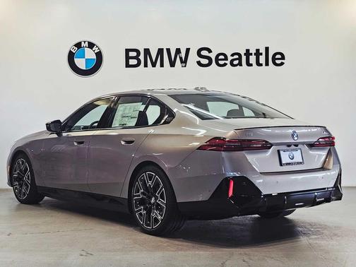 2025 BMW i5 M60