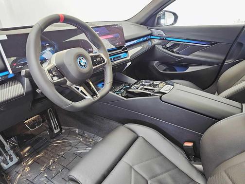 2025 BMW i5 M60
