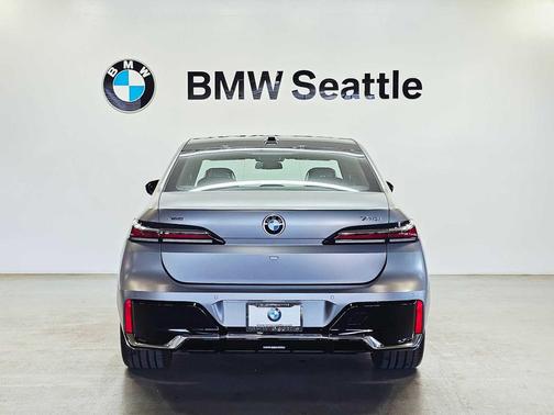 2025 BMW 740 i xDrive