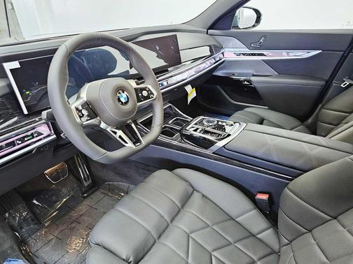 2025 BMW 740 i xDrive