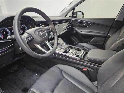 2023 Audi Q7 55 Premium Plus