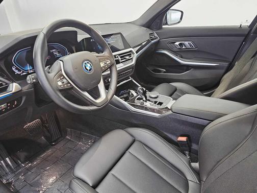 2022 BMW 330e Base
