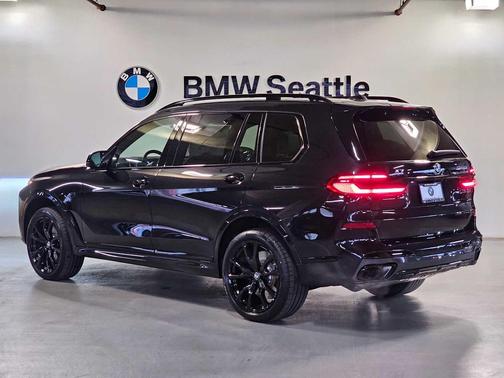 2026 BMW X7 M60i