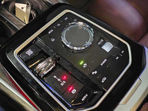 Black Sapphire Metallic 2025 BMW 760 xDrive