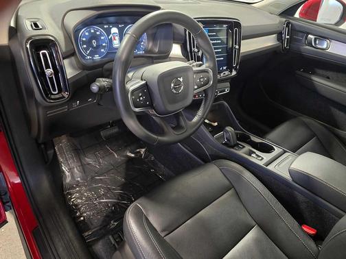 2019 Volvo XC40 T5 Momentum