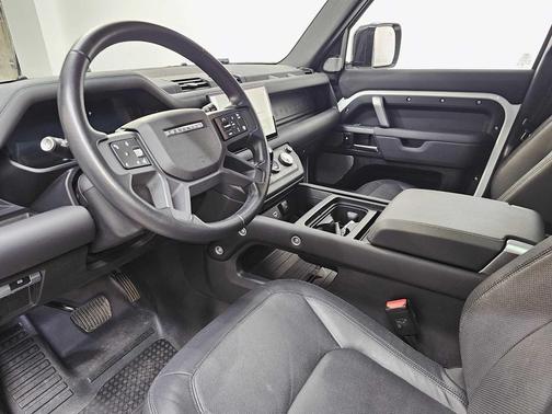 2024 Land Rover Defender 130 P400 X-Dynamic SE