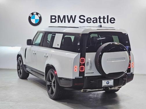 2024 Land Rover Defender 130 P400 X-Dynamic SE