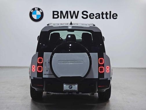 2024 Land Rover Defender 130 P400 X-Dynamic SE