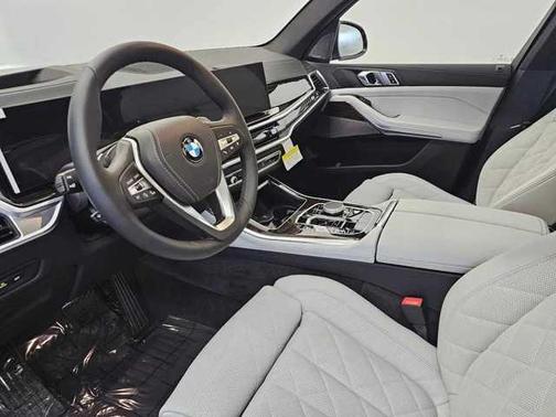 Skyscraper Grey Metallic 2026 BMW X5 xDrive40i