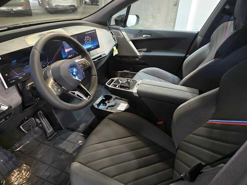 2026 BMW iX xDrive60
