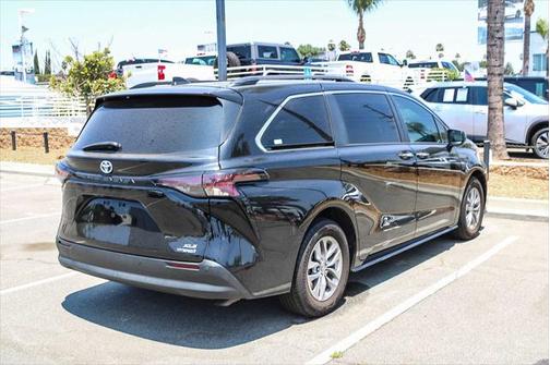 2023 Toyota Sienna XLE 8 Passenger