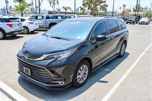 2023 Toyota Sienna XLE 8 Passenger