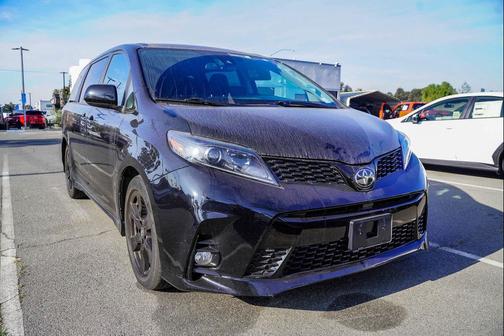 2020 Toyota Sienna SE