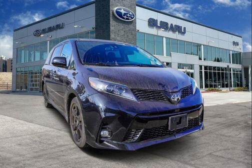 2020 Toyota Sienna SE