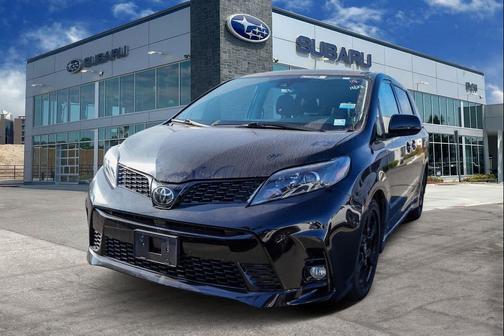 2020 Toyota Sienna SE