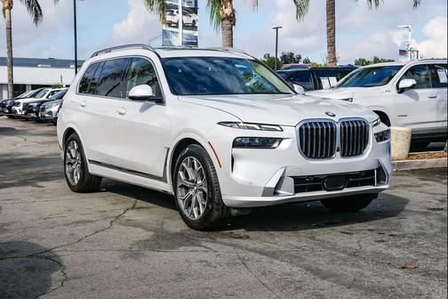Mineral White Metallic 2023 BMW X7 xDrive40i