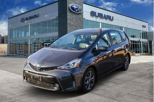 2017 Toyota Prius v Five