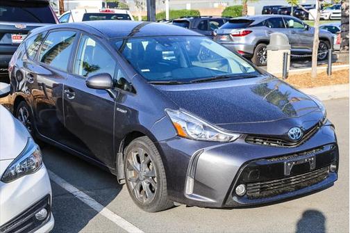 2017 Toyota Prius v Five