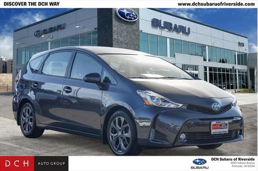 2017 Toyota Prius v Five