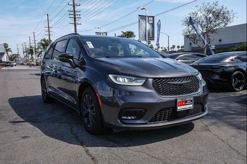 2021 Chrysler Pacifica Touring
